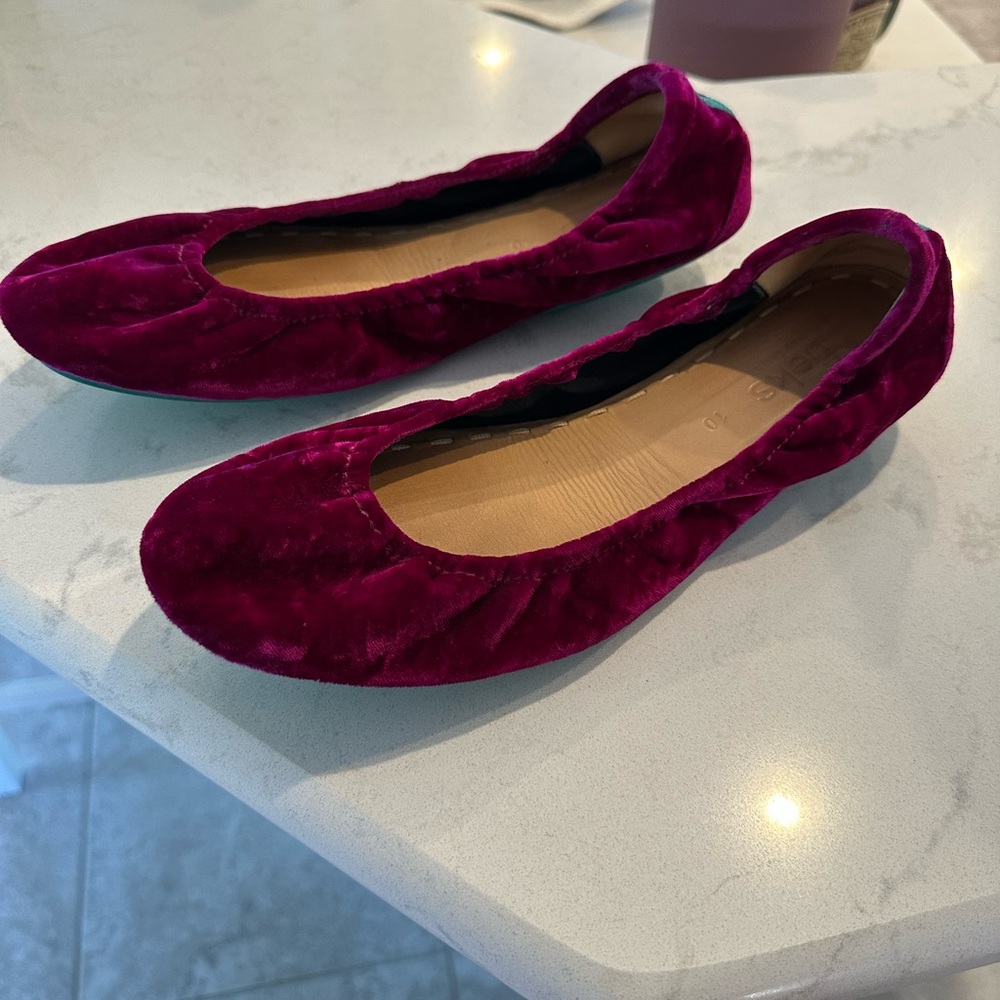 VGUC Tieks Tyrian Velvet Flats - Picture 5 of 11